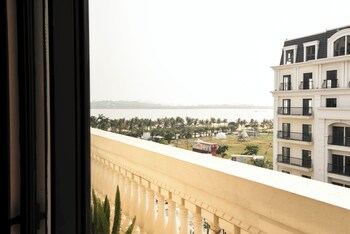 anstay marina hotel ha long