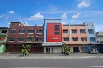 Hotel O Near Pantai Losari Formerly Poin,,3 star