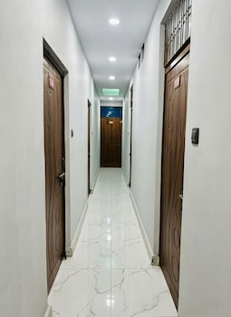 Av Grand Hotel,,2 star