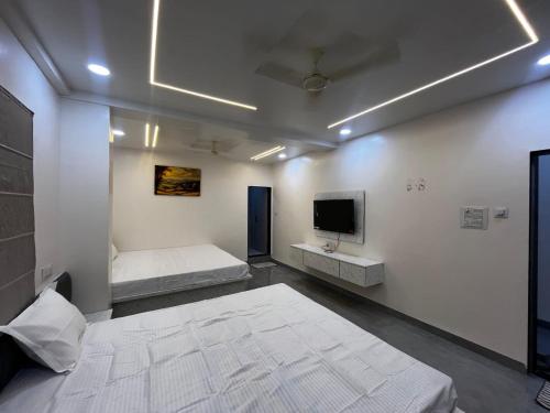 Hotel Tulsi,,3 star