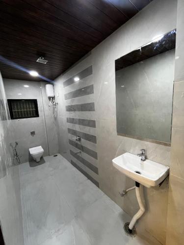 Hotel Tulsi,,3 star