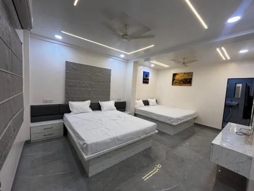 Hotel Tulsi,,3 star
