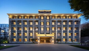giorgio morandi hotel nanjing yueyahu and nuaa