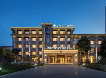 giorgio morandi hotel nanjing yueyahu and nuaa