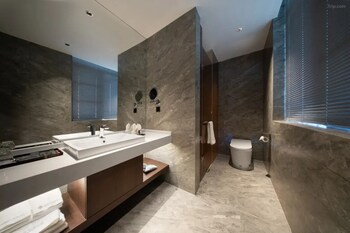 giorgio morandi hotel nanjing yueyahu and nuaa