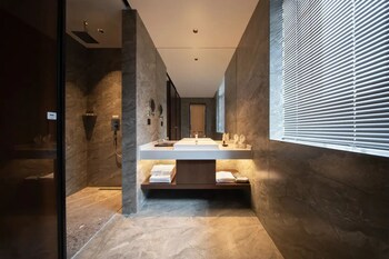 giorgio morandi hotel nanjing yueyahu and nuaa