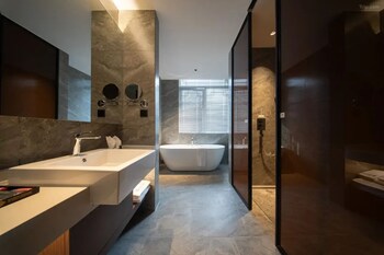 giorgio morandi hotel nanjing yueyahu and nuaa