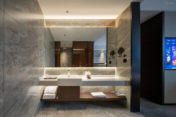 giorgio morandi hotel nanjing yueyahu and nuaa