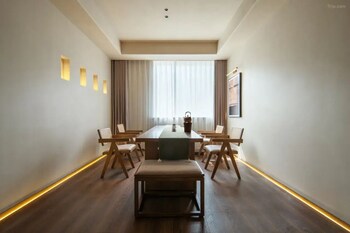 giorgio morandi hotel nanjing yueyahu and nuaa