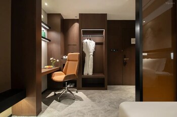 giorgio morandi hotel nanjing yueyahu and nuaa