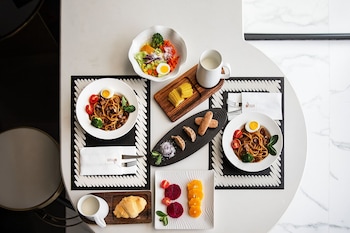 seya panoramic hotel chongqing raffles plaza jiefangbei managed by seya group