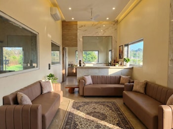 Saapna Resort & Boat Club,,3 star