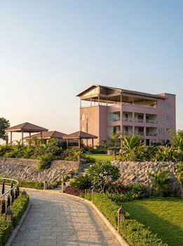 Saapna Resort & Boat Club,,3 star