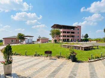 saapna resort and boat club
