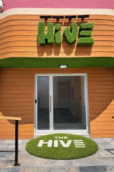 the hive boutique hotel