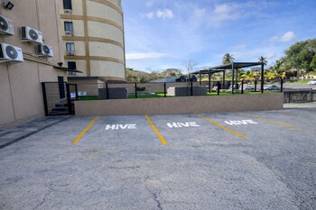 the hive boutique hotel