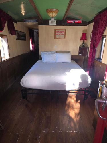 historic caboose on route 66