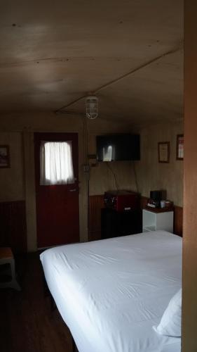 historic caboose on route 66