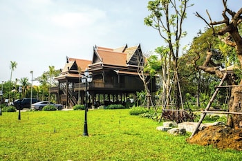 phum mongkol village
