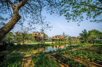 phum mongkol village