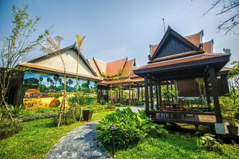 phum mongkol village
