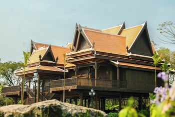 Phum Mongkol Village,,4 star