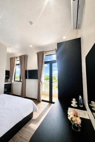 the grand hotel vinh long