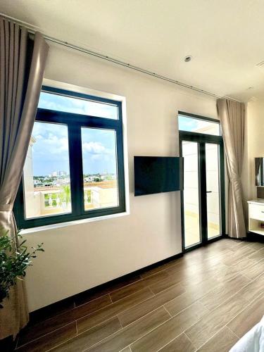the grand hotel vinh long