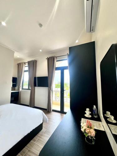 the grand hotel vinh long