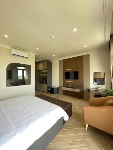 the grand hotel vinh long
