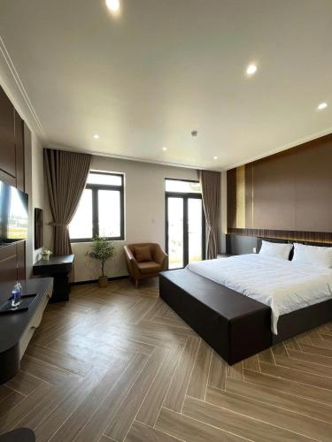 the grand hotel vinh long