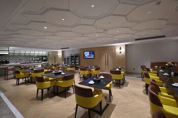 vienna international hotel guangzhou baiyun international airport xialiang metro station branch free shuttle bus to guangzhou baiyun international airport