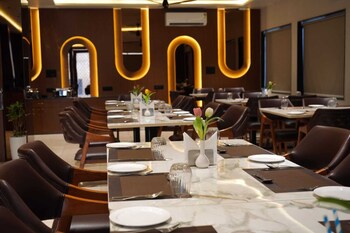 hotel golden bird