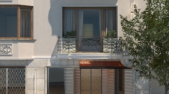 the newel kolonaki