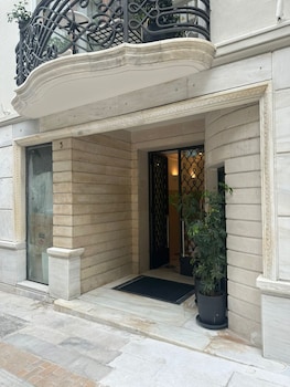 the newel kolonaki