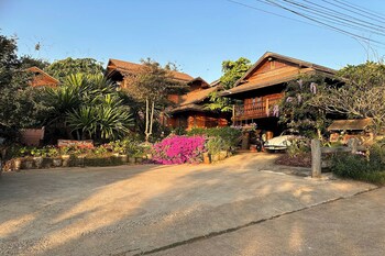 baan yung hill resort