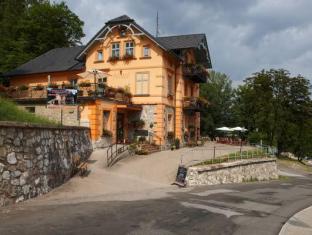 Residence Vyhlídka,Hradec Kralove>>Harrachov,4 star