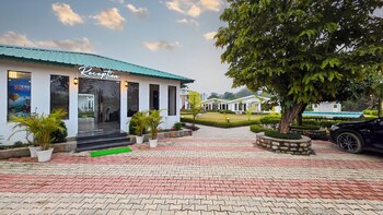 baris resort corbett