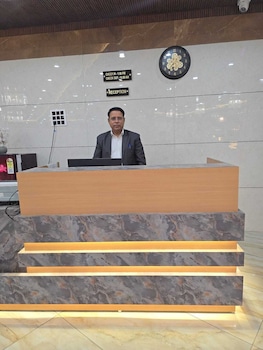Hotel The Royal Knot,,2 star