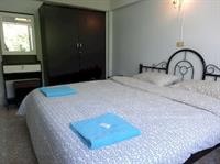 the beach cha am guest house