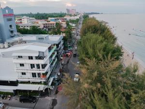 the beach cha am guest house