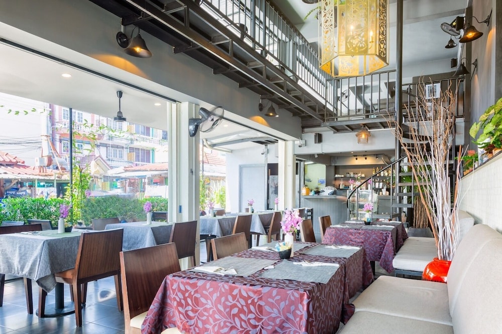 the beach cha am guest house