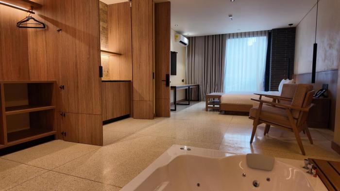 hotel iconik