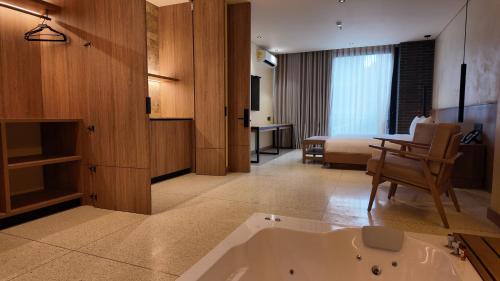 hotel iconik