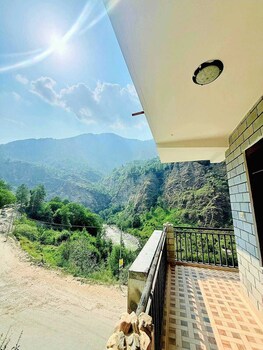 The Aston Hills Kasol,,2 star