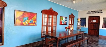 hostal harvest house