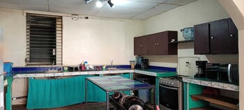 Hostal Harvest House,,3 star