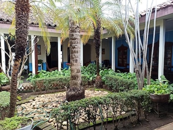 hostal harvest house