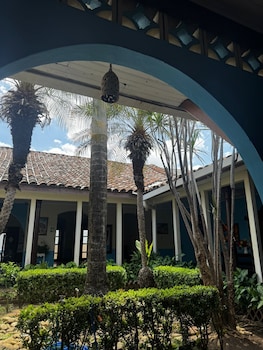 hostal harvest house
