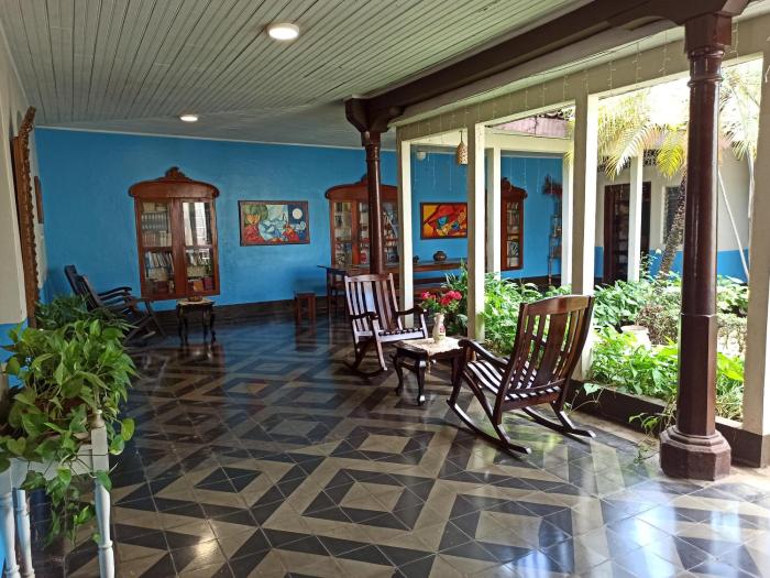 hostal harvest house